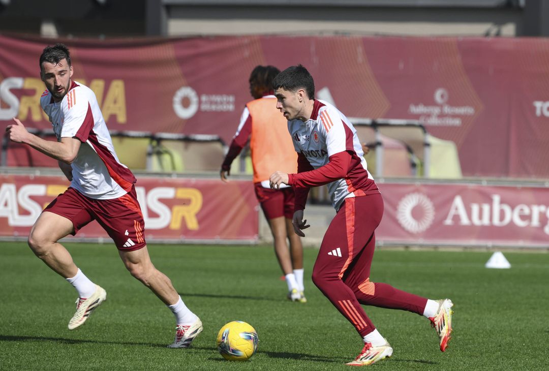 Roma, ripresa degli allenamenti a Trigoria dopo il Porto – FOTO GALLERY - immagine 11