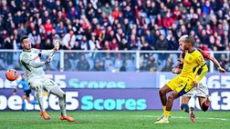 Il Verona di Zanetti perde anche a Genova (2-1) ed è sempre più ultimo