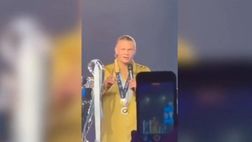 VIDEO / Festa Manchester City, Haaland sfotte mezza Inghilterra