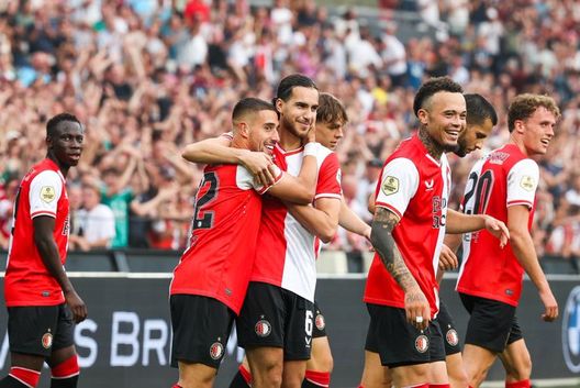 Sospensione totale Klassieker: dopo lo 0-3 Feyenoord e i razzi della curva Ajax- immagine 2