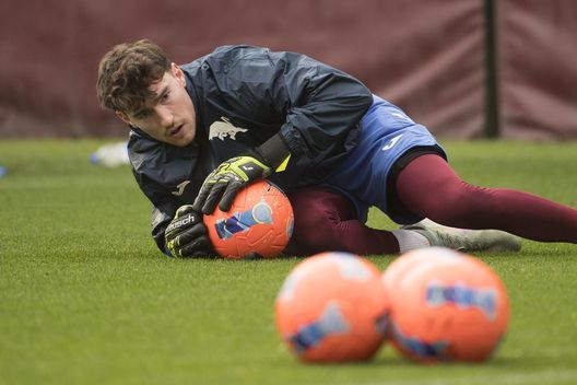 TURIN, ITALY - DECEMBER 17: Franco Israel of Torino FC during the Torino FC Training Session at Stadio Filadelfia on December 17, 2025 in Turin, Italy. (Photo by Stefano Guidi - Torino FC/Torino FC 1906 via Getty Images)