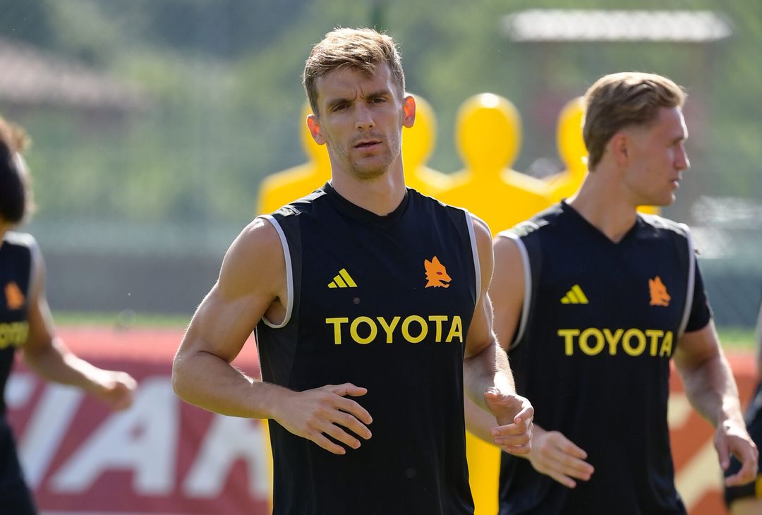 La Roma prosegue la preparazione a Trigoria: Matic e Dybala a parte – FOTO GALLERY - immagine 42