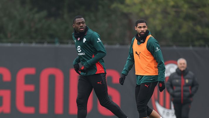 CAIRATE, ITALY - JANUARY 09: Youssouf Fofana and Ruben Loftus-Cheek of AC Milan in action during AC Milan training session at Milanello on January 09, 2026 in Cairate, Italy. (Photo by Claudio Villa/AC Milan via Getty Images) Milan, i centrocampisti segnano poco: dove sono i gol promessi da Allegri? - immagine 1