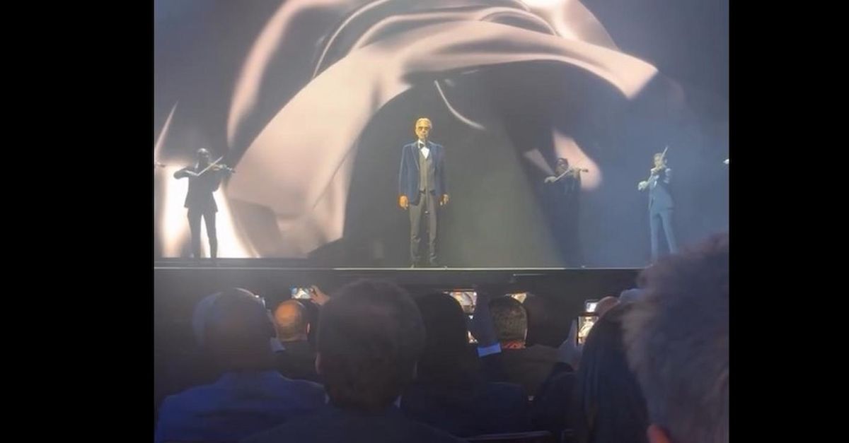 VIDEO / Sorteggi a Washington, l’esibizione di Andrea Bocelli