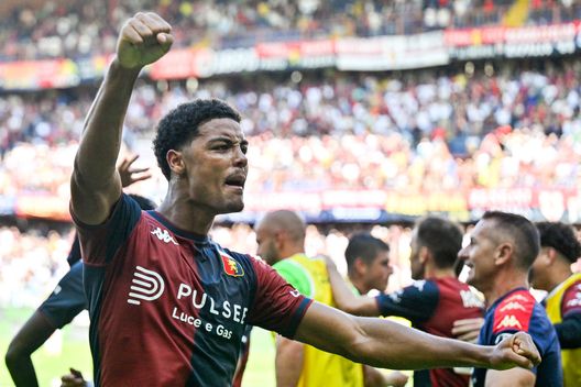 Genova, Italia - 15 settembre 2024: Koni De Winter esulta dopo aver segnato contro la Roma. (Foto di Getty Images/Getty Images) UFFICIALE – Koni De Winter è del Milan: un nuovo difensore per Allegri- immagine 2