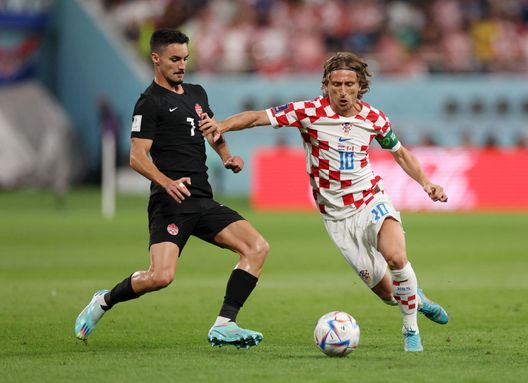 Doha, Qatar - 27 novembre 2022: Luka Modrić e Stephen Eustaquio durante la partita Canada-Croazia del Mondiale 2022. (Foto di Dean Mouhtaropoulos/Getty Images) Eustaquio tra Porto e Canada: ecco chi è il calciatore che disputa due competizioni- immagine 3