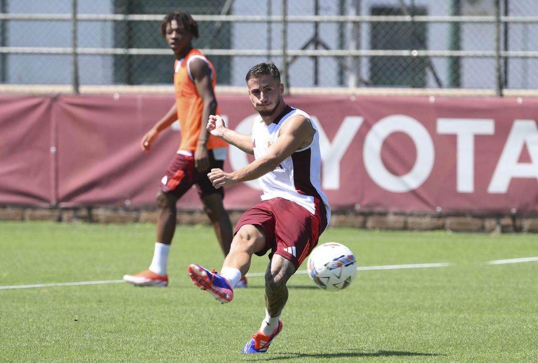 Roma, giallorossi a lavoro a Trigoria: è tornato Dybala – FOTO GALLERY - immagine 26