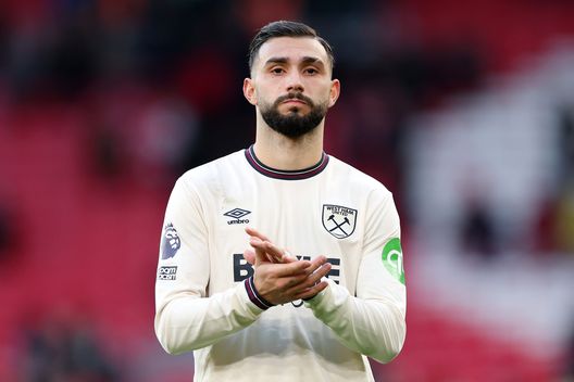 LIVERPOOL, INGHILTERRA - 28 FEBBRAIO: Taty Castellanos del West Ham United applaude i tifosi dopo la sconfitta della squadra durante la partita di Premier League tra Liverpool e West Ham United ad Anfield il 28 febbraio 2026 a Liverpool, Inghilterra. (Foto di Dan Mullan/Getty Images)