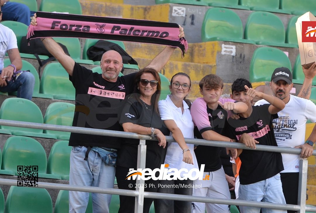 FOTOTIFO Palermo-Lecco, gli scatti ai tifosi al “Renzo Barbera” (GALLERY) - immagine 60