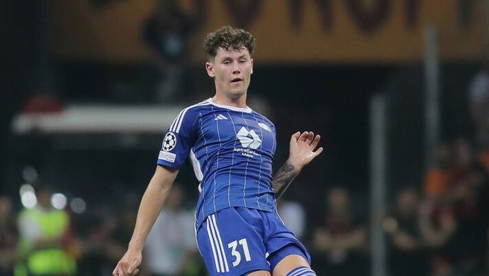 ISTANBUL, TURKEY - AUGUST 29: Mathias Lovik of Molde controls the ball during the UEFA Champions League play-offs second leg match between Galatasaray and Molde Fk at Ali Sami Yen Arena on August 29, 2023 in Istanbul, Turkey. (Photo by Ahmad Mora/Getty Images) UFFICIALE – Parma, rinforzo sulle fasce: arriva Lovik dal Molde. Ecco chi è - immagine 1
