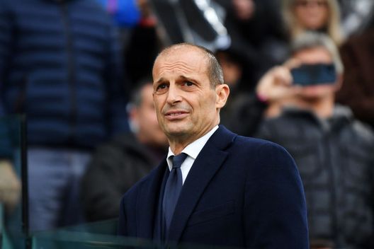 TURIN, ITALY - APRIL 27: Massimiliano Allegri, Head Coach of Juventus, looks on prior to the Serie A TIM match between Juventus and AC Milan at Allianz Stadium on April 27, 2024 in Turin, Italy. (Photo by Valerio Pennicino/Getty Images) Allegri-milan-ufficiale-allenatore-firma-inter-finale-champions-league