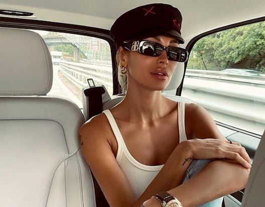 Cristina Buccino incanta al Gran Galà: forme mozzafiato e fan in tilt- immagine 3