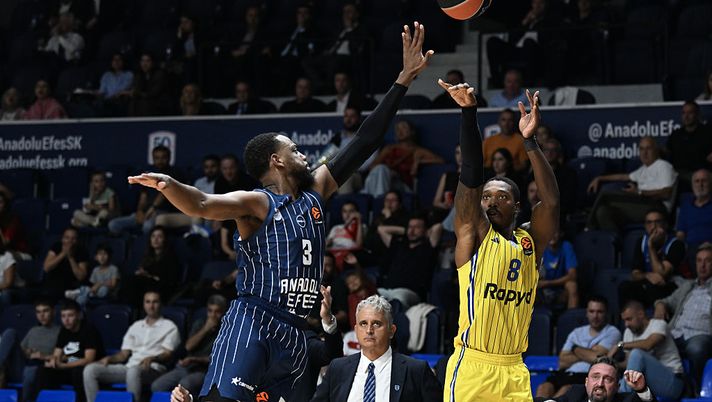 Eurolega, Efes-Maccabi Tel Aviv (Foto di Savo Prelevic/Euroleague Basketball via Getty Images) Hapoel Tel Aviv-Maccabi Tel Aviv: diretta TV e streaming LIVE del match - immagine 1