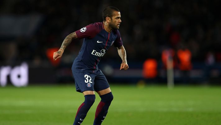 Morte Astori, Dani Alves: “Dispiace, ma muoiono ogni giorno tanti bambini…” - immagine 1