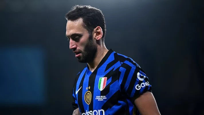 Inter, infortunio in Supercoppa per Calhanoglu: al suo posto entra Asllani - immagine 1