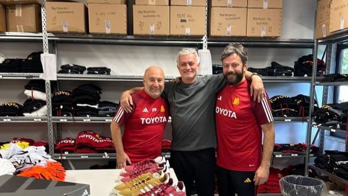 Mourinho, regalo speciale per i magazzinieri: “Dono da me e Adidas” – FOTO - immagine 1