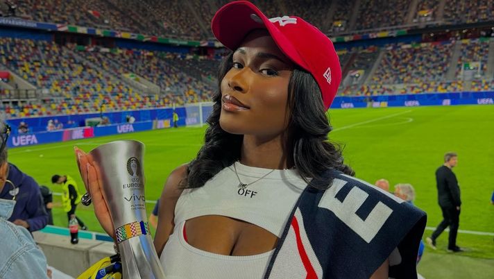 Fonte: Instagram Tolami Benson  Inghilterra, Saka MVP contro la Svizzera: la compagna Tolami conquista i social così - immagine 1