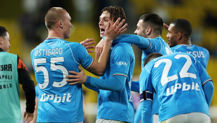 RIYADH, SAUDI ARABIA - JANUARY 18: Alessio Zerbin of SSC Napoli celebrates scoring his team's third goal with teammates during the Italian EA Sports FC Supercup semifinal match between SSC Napoli and ACF Fiorentina at Al-Awwal Stadium on January 18, 2024 in Riyadh, Saudi Arabia. (Photo by Yasser Bakhsh/Getty Images) Napoli Fiorentina