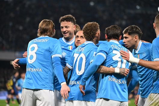 NAPOLI, ITALIA - 14 GENNAIO: Scott Mctominay del Napoli festeggia un gol prima di essere annullato dal VAR durante la partita di Serie A tra SSC Napoli e Parma Calcio 1913 allo Stadio Diego Armando Maradona il 14 gennaio 2026 a Napoli, Italia. (Foto di SSC NAPOLI/SSC NAPOLI tramite Getty Images) Napoli, contro il Parma un altro pareggio. Gli azzurri invitano l’Inter alla prima fuga- immagine 2