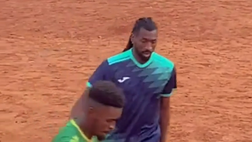 Anguissa torna in campo in Camerun, gioca un partita di quartiere a Yaoundé