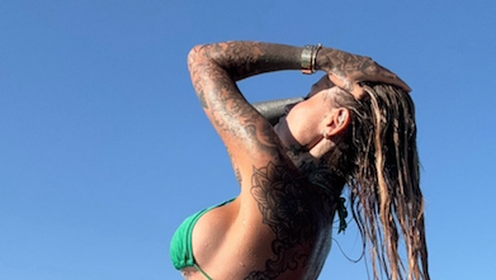 Zoe, profilo super sensuale. Fisico strepitoso in costume per lady Hernandez Zoe, profilo super sensuale. Fisico strepitoso in costume per lady Hernandez - immagine 1