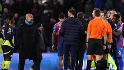 Guardiola irriconoscibile: litiga con l’arbitro e subisce anche la beffa…dei 400 km!