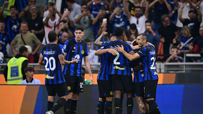 MILAN, ITALY - SEPTEMBER 16: Marcus Thuram of FC Internazionale celebrates with teammates after scoring their team's second goal during the Serie A TIM match between FC Internazionale and AC Milan at Stadio Giuseppe Meazza on September 16, 2023 in Milan, Italy. (Photo by Mattia Ozbot - Inter/Inter via Getty Images) Salernitana-Inter: i nerazzurri vincono sempre contro gli avversari - immagine 1