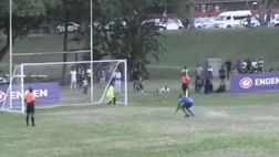 Rigore surreale in Africa: traversa, disperazione, anzi no è gol!