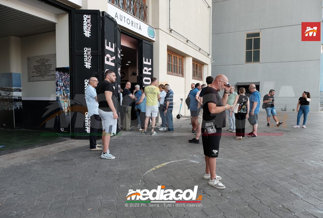 FOTO “Palermo-Vibonese, io c’ero”: tifosi in coda per prenotare maglia celebrativa - immagine 5