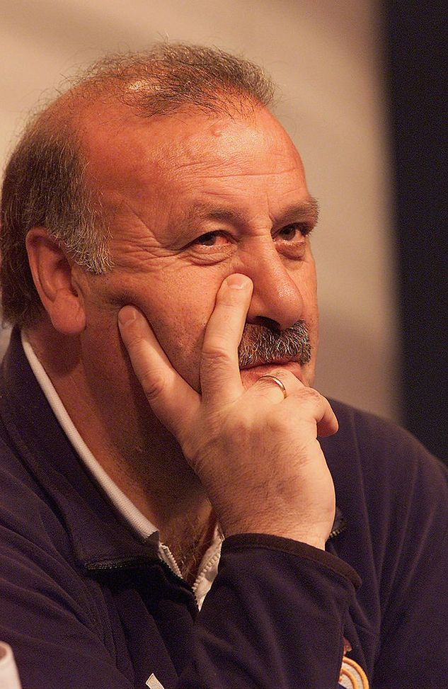 Glasgow, Scozia - 14 maggio 2002: Vicente del Bosque il giorno prima della finale di Champions tra Real Madrid e Bayer Leverkusen. (Foto di Bryn Lennon/Getty Images) Il Real Madrid prova a infrangere con Xabi Alonso la “maledizione” degli allenatori spagnoli- immagine 3