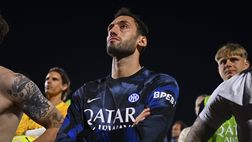 Inter, Calhanoglu torna prima di Bisseck al Mondiale per Club: i tempi dei due infortunati