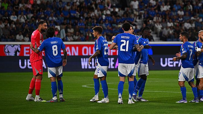 BERGAMO, ITALY - SEPTEMBER 05: Players of Italy prior to the FIFA World Cup 2026 qualifier match between Italy and Estonia at Stadio di Bergamo on September 05, 2025 in Bergamo, Italy. (Photo by Mattia Ozbot/Getty Images) Italia, c’è un 4 pesante in pagella contro l’Estonia dalla Gazzetta: ecco per chi - immagine 1