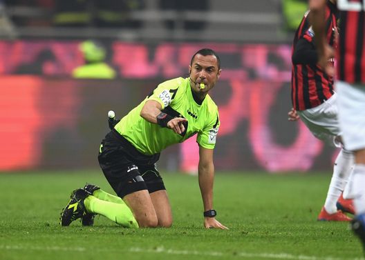 (Photo by Claudio Villa - Inter/FC Internazionale via Getty Images ) Ruzzolare in un derby e dare rigore: contatto Castillejo-Politano, fischia l’arbitro Guida…- immagine 2