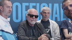 De Laurentiis allo store del Napoli, che entusiasmo! Selfie e autografi con i tifosi