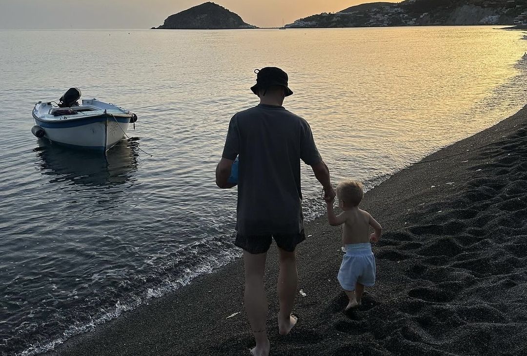 GALLERY Mertens in vacanza ad Ischia con Kat e il piccolo Ciro: le foto di famiglia - immagine 5