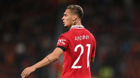 MANCHESTER, ENGLAND - SEPTEMBER 08: Antony of Manchester United in action during the UEFA Europa League group E match between Manchester United and Real Sociedad at Old Trafford on September 08, 2022 in Manchester, England. (Photo by Michael Regan/Getty Images)