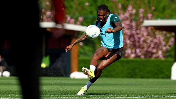 CAIRATE, ITALY - APRIL 08: Rafael Leao of AC Milan in action during an AC Milan Training Session at Milanello on April 08, 2026 in Cairate, Italy. (Photo by Giuseppe Cottini/AC Milan via Getty Images) Leao Milan calciomercato