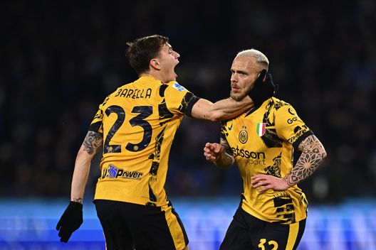 Federico Dimarco esulta con Nicolò Barella. (Photo by Mattia Ozbot - Inter/Inter via Getty Images) Inter-Barcellona, dove vedere il big match di Champions in tv e streaming LIVE- immagine 4
