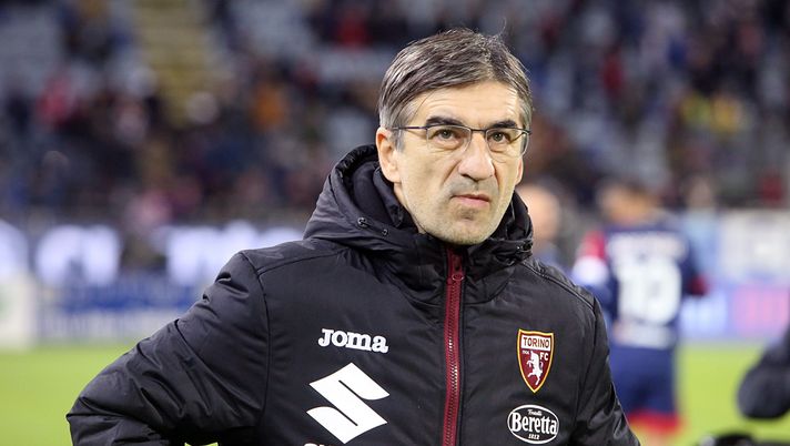 CAGLIARI, ITALY - DECEMBER 06: Ivan Juric, coach of Torino looks on during the Serie A match between Cagliari Calcio and Torino FC at Sardegna Arena on December 06, 2021 in Cagliari, Italy. (Photo by Enrico Locci/Getty Images) Juric pre Torino-Bologna: “Le parole di Cairo? Idee iniziali non concretizzate”- immagine 2