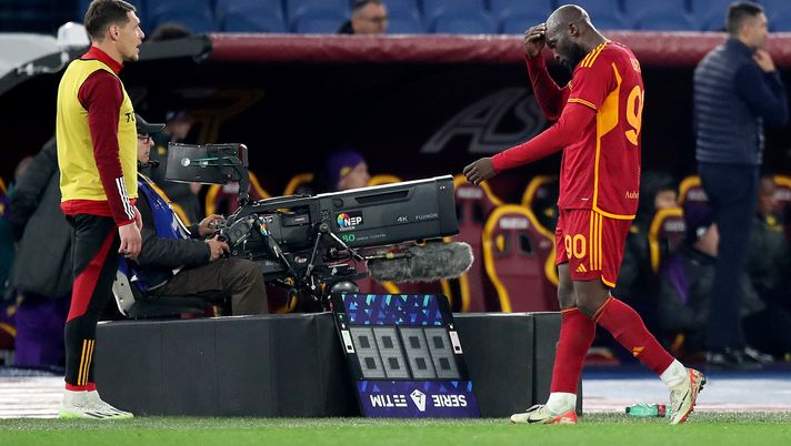 Tensione dopo il fischio finale: espulso un membro dello staff viola - immagine 1