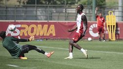 VIDEO – La Roma si allena e Ghisolfi osserva: Abraham segna, Angeliño sgasa