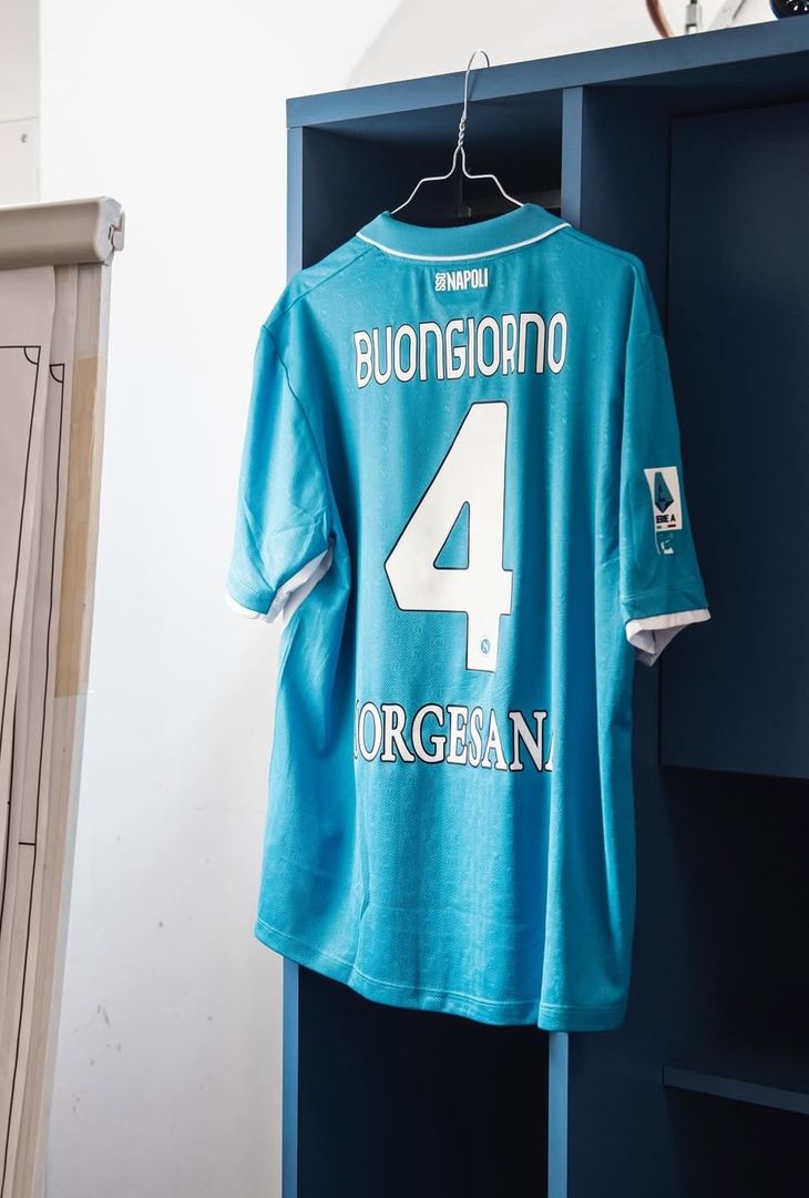 GALLERY Tutto pronto nello spogliatoio del Napoli: la scelta della maglia - immagine 2