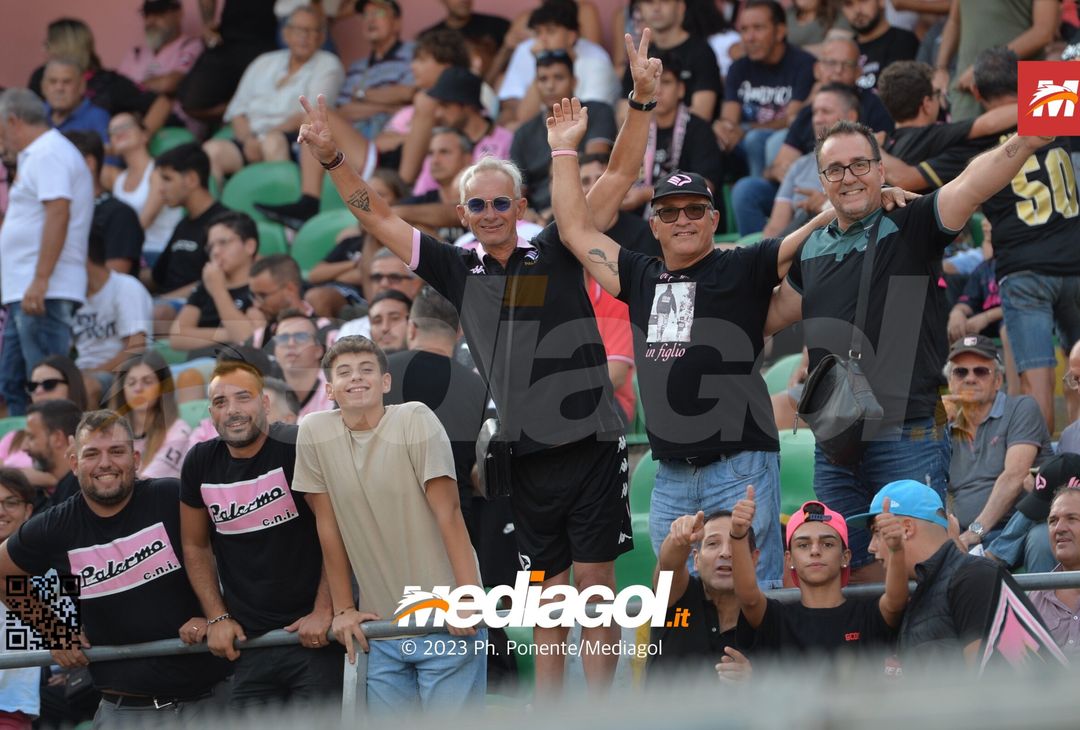 FOTOTIFO Palermo-Feralpisalò 3-0, gli scatti ai tifosi al “Renzo Barbera” (GALLERY) - immagine 89