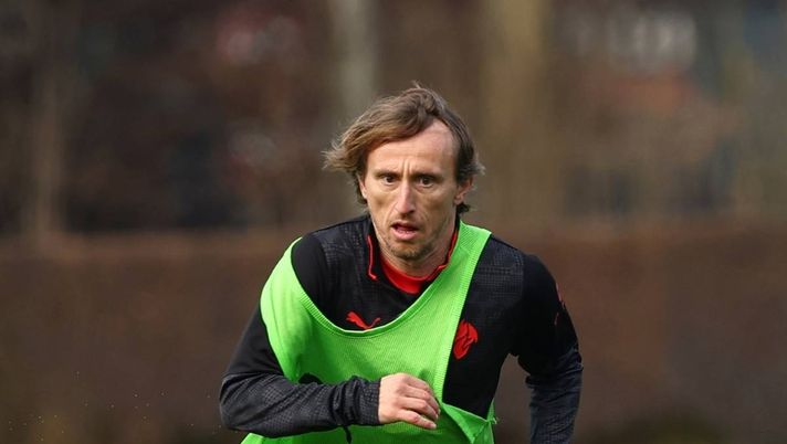 Luka Modric (centrocampista AC Milan), qui durante un allenamento a Milanello | AC Milan News (Getty Images) Modric lancia il Milan: 'Non fermiamoci. Diavolo club italiano più grande di tutti'