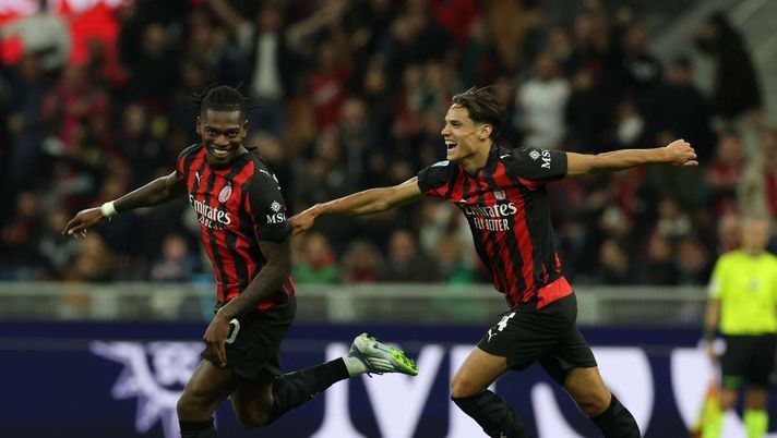 L'esultanza di Rafael Leao (attaccante AC Milan) per il suo gol in Milan-Pisa 1-0 (Serie A 2025-2026) | News (Getty Images) Milan-Pisa 1-0 (45'): magia di Leao. Ma come gioca Modric? | Serie A News