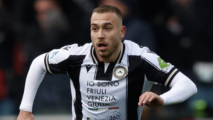 UDINE, ITALY - FEBRUARY 16: Sandi Lovric of Udinese in action during the Serie A match between Udinese and Empoli at Stadio Friuli on February 16, 2025 in Udine, Italy. (Photo by Timothy Rogers/Getty Images) Udinese, si ferma Lovric: ecco cosa filtra sull’infortunio del centrocampista - immagine 1