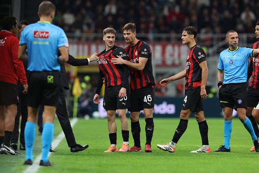 (Photo by Claudio Villa/AC Milan via Getty Images) DAZN, Bordocam: Dybala e Cristante stizziti con Saelemaekers e Allegri