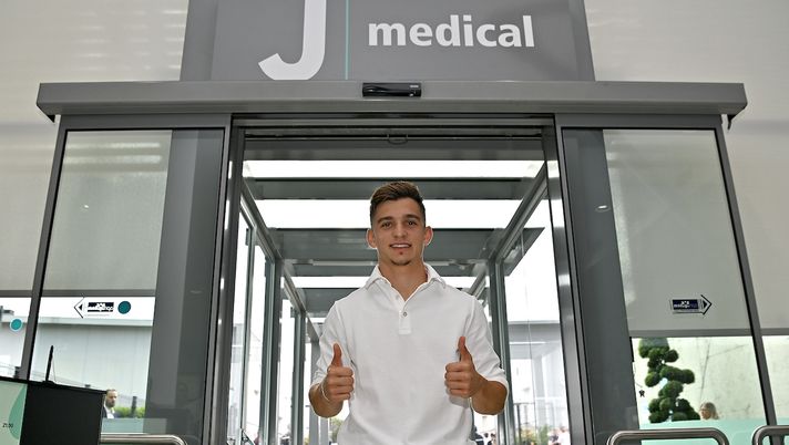 Francisco Conceição (attaccante Juventus) al 'J Medical' per le visite mediche con i bianconeri | Calciomercato Serie A News (Getty Images) Francisco Conceição Juventus