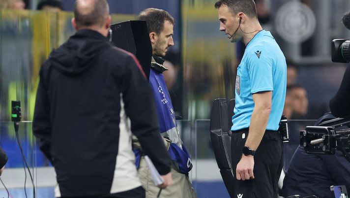 Zwayer, l’arbitro condannato per aver truccato partite. GdS: “Marotta esterrefatto quando…” Zwayer, l’arbitro condannato per aver truccato partite. GdS: “Marotta esterrefatto quando…” - immagine 1