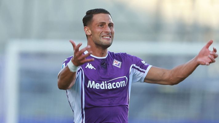 FLORENCE, ITALY - SEPTEMBER 21: Rolando Mandragora of ACF Fiorentina celebrates after scoring a goal during the Serie A match between ACF Fiorentina and Como 1907 at Artemio Franchi on September 21, 2025 in Florence, Italy. (Photo by Gabriele Maltinti/Getty Images) TMW: “Tutto fatto per il rinnovo di Mandragora. I dettagli” - immagine 1